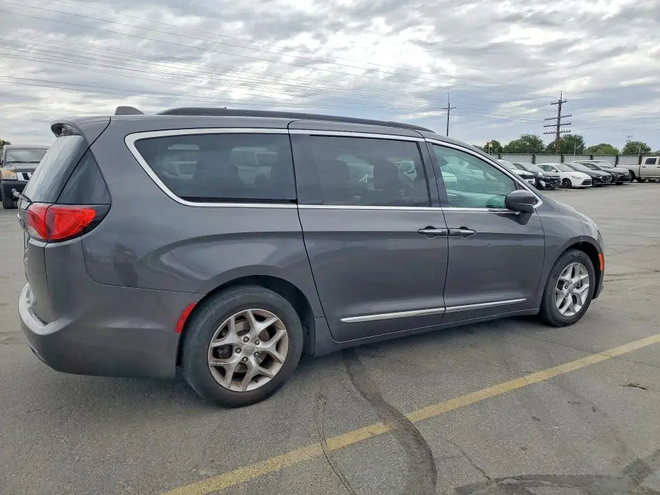 2017 CHRYSLER PACIFICA TOURING L  