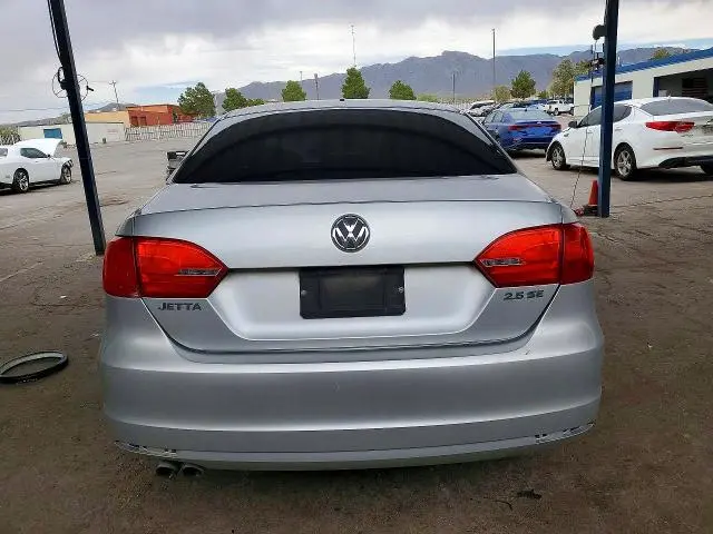 2011 VOLKSWAGEN JETTA SE  