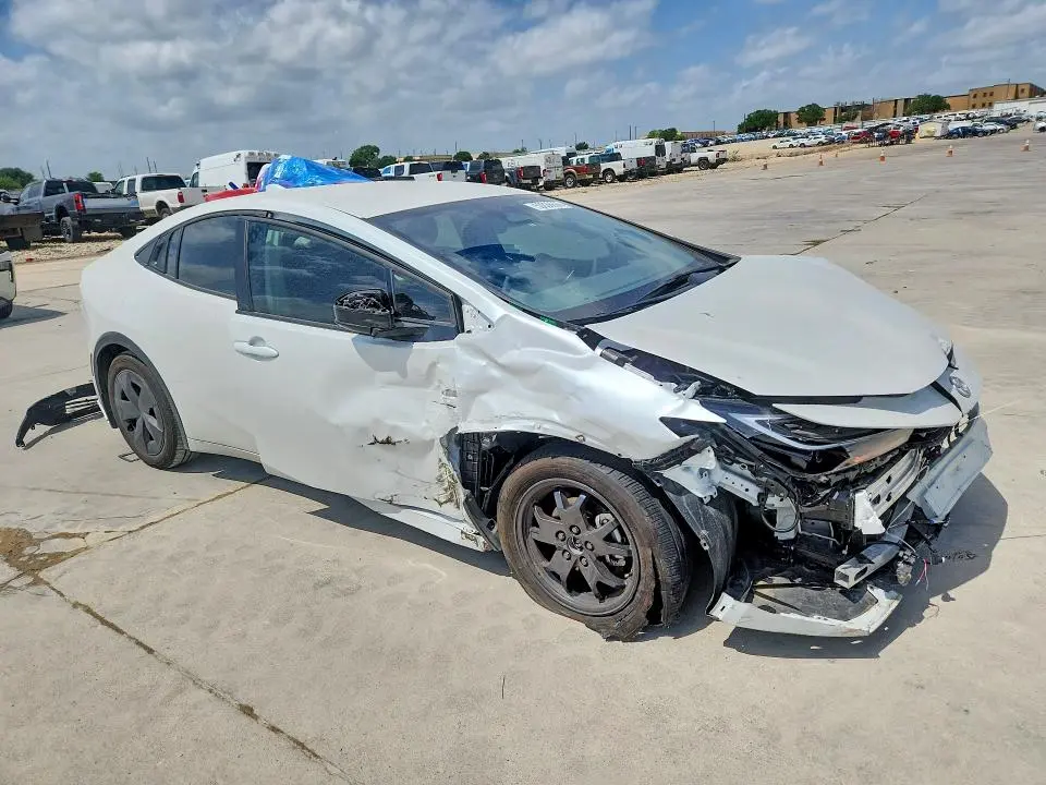 2025 TOYOTA PRIUS LE  