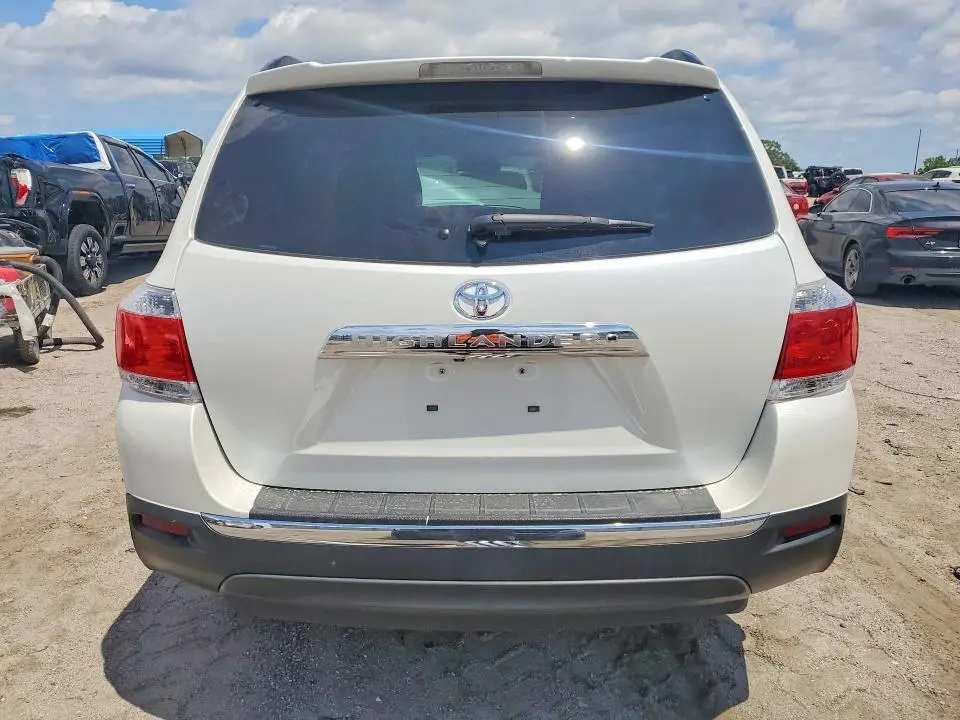 2013 TOYOTA HIGHLANDER LIMITED  