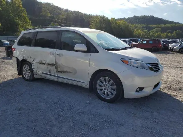 2015 TOYOTA SIENNA XLE  