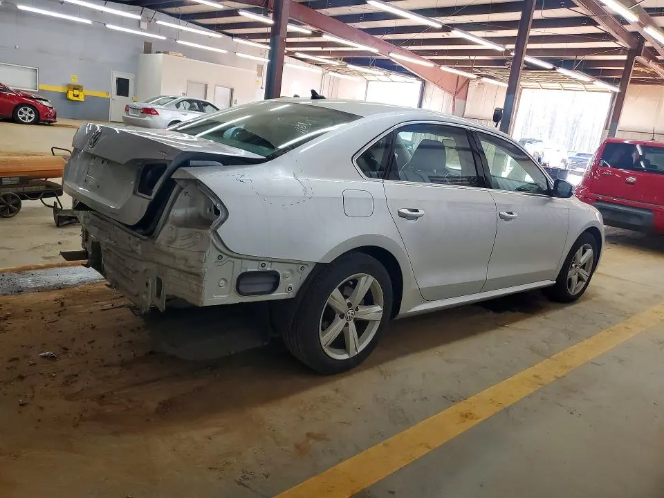 2013 VOLKSWAGEN PASSAT SE  