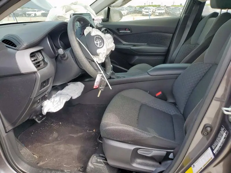 2021 TOYOTA C-HR XLE