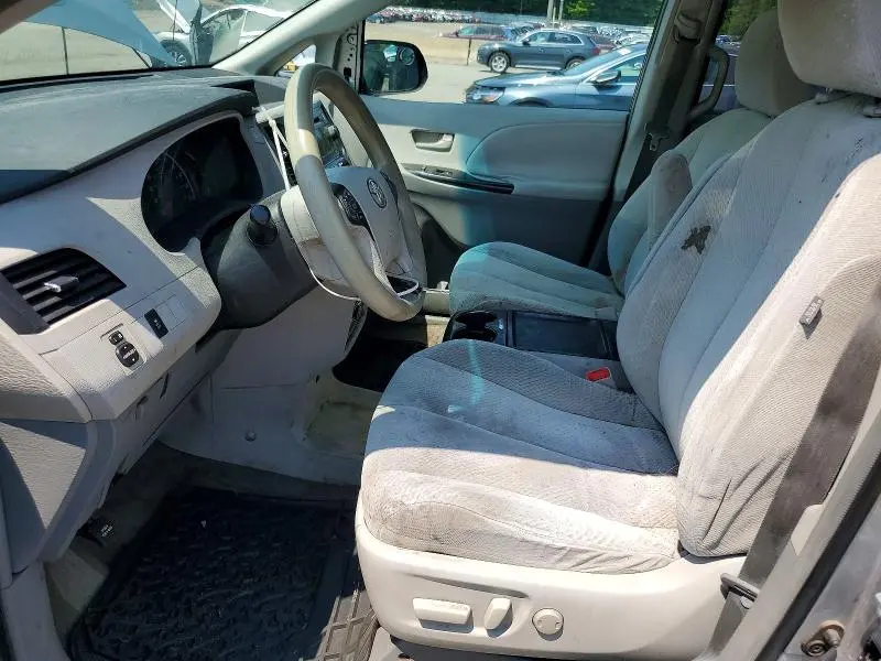 2011 TOYOTA SIENNA LE  