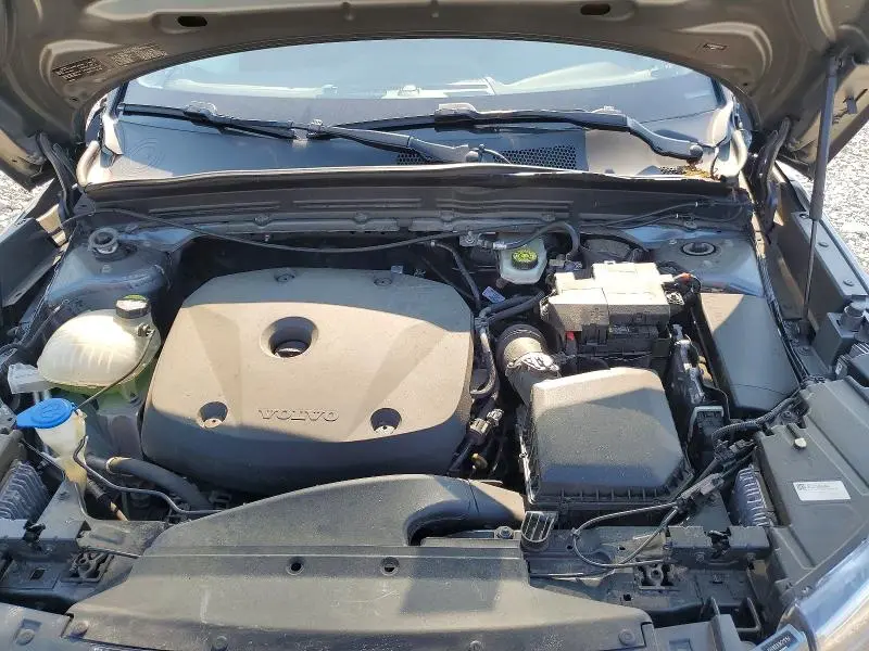 2019 VOLVO XC40 T5 MOMENTUM  