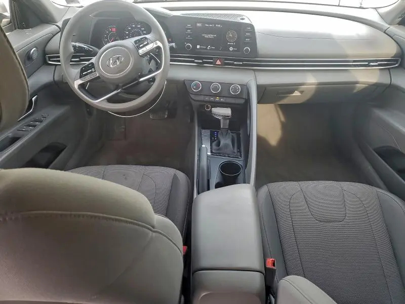 2022 HYUNDAI ELANTRA SE  