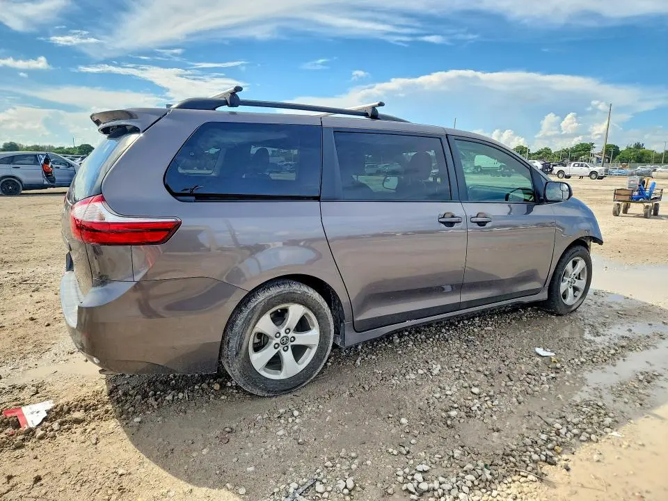 2019 TOYOTA SIENNA LE  