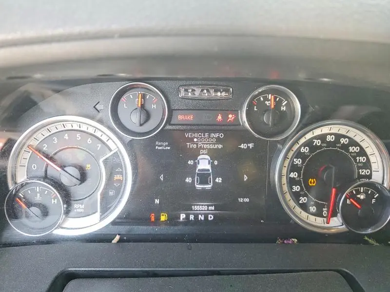 2016 RAM 1500 SLT  