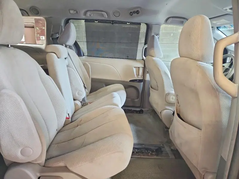 2012 TOYOTA SIENNA LE  