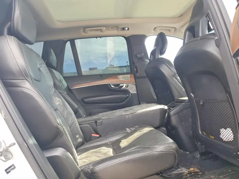 2017 VOLVO XC90 T6  