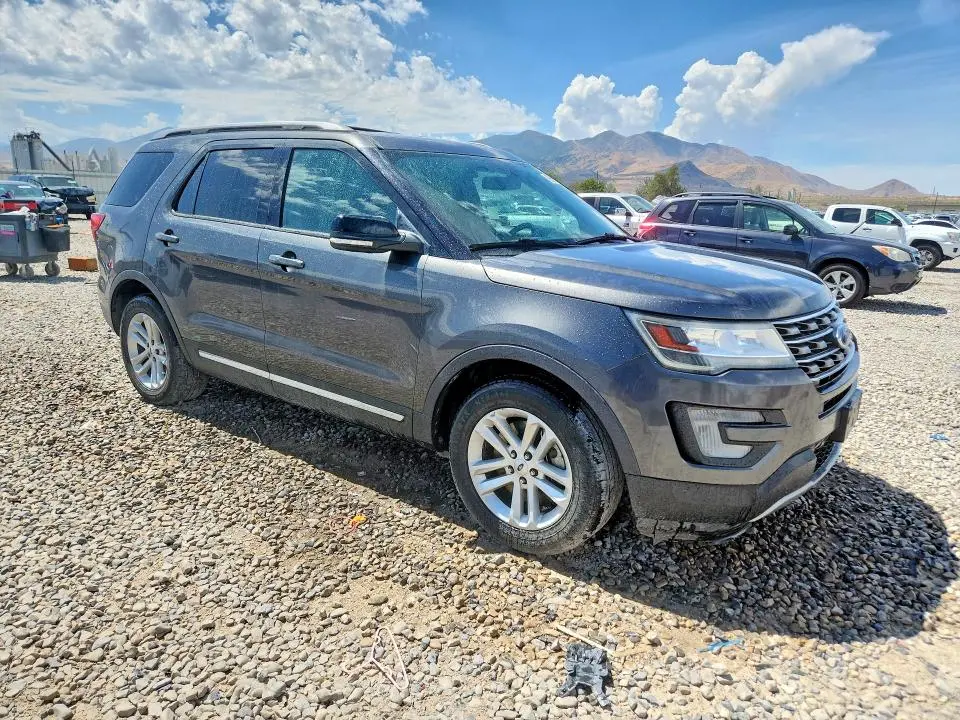 2017 FORD EXPLORER XLT  