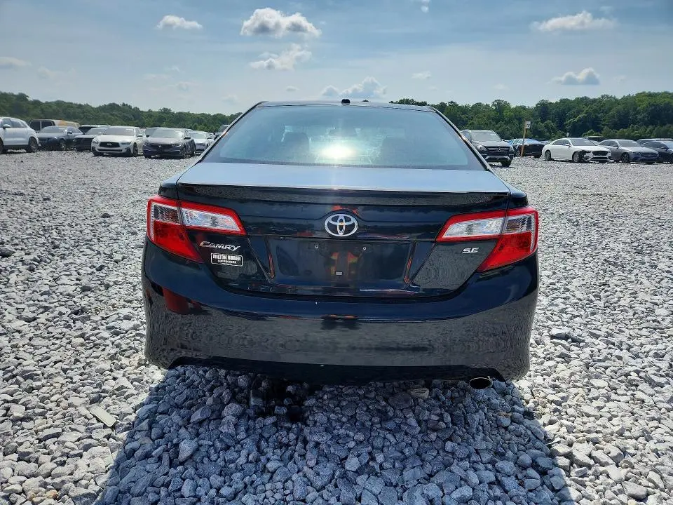 2014 TOYOTA CAMRY SE  