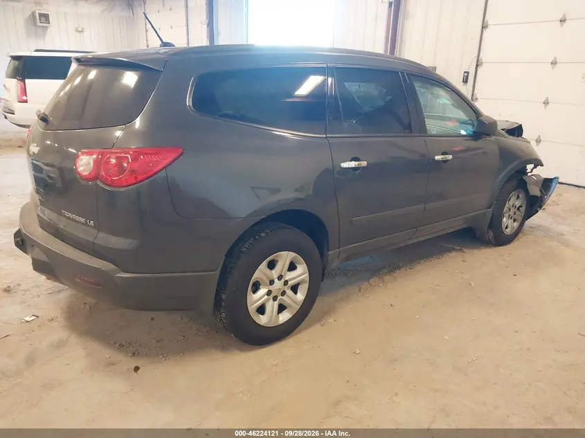 2011 CHEVROLET TRAVERSE LS