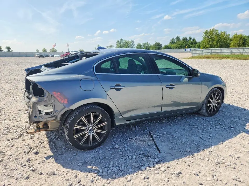 2017 VOLVO S60 PLATINUM  