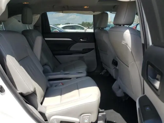 2018 TOYOTA HIGHLANDER SE  