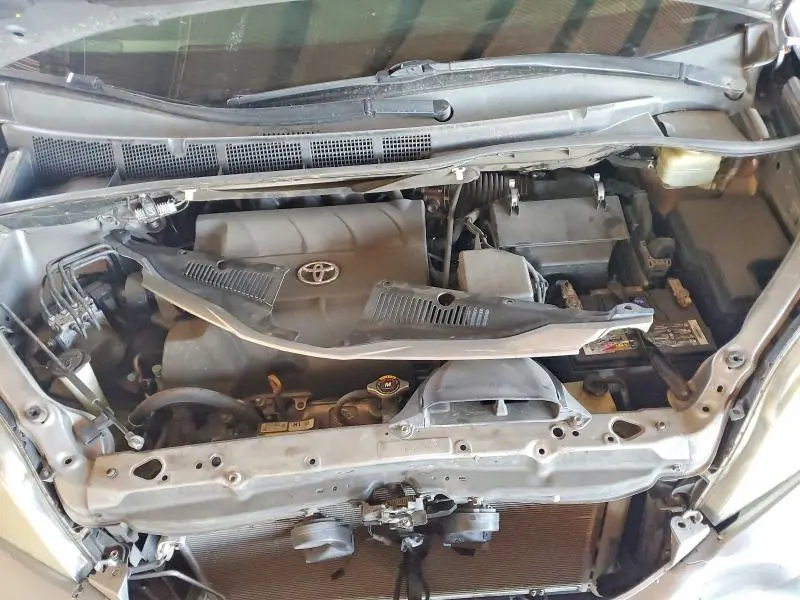 2016 TOYOTA SIENNA LE  