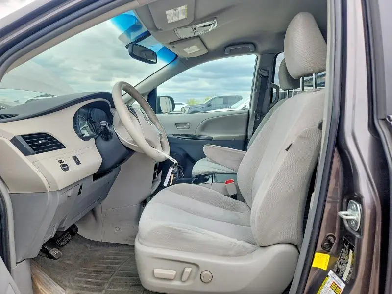 2012 TOYOTA SIENNA LE  