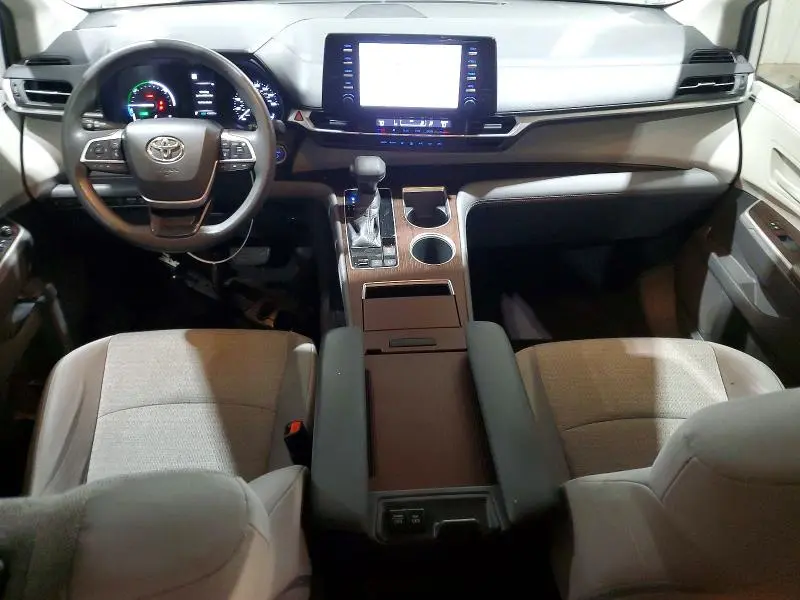 2021 TOYOTA SIENNA LE  