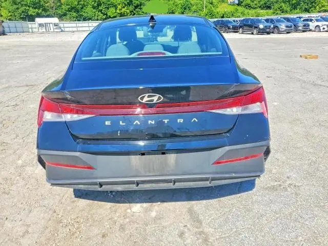 2024 HYUNDAI ELANTRA SE  