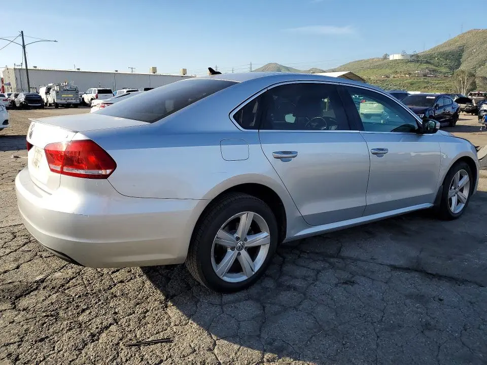 2015 VOLKSWAGEN PASSAT S  