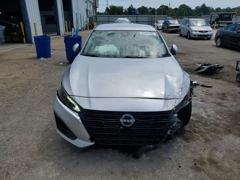 2023 NISSAN ALTIMA SV  