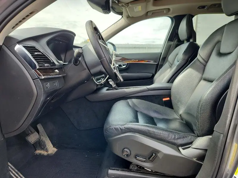 2016 VOLVO XC90 T6  