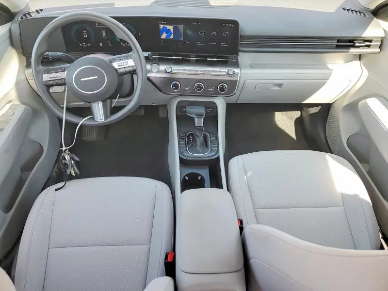 2025 HYUNDAI KONA SE  
