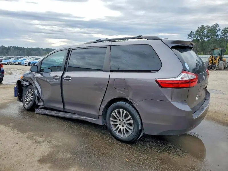 2018 TOYOTA SIENNA XLE  