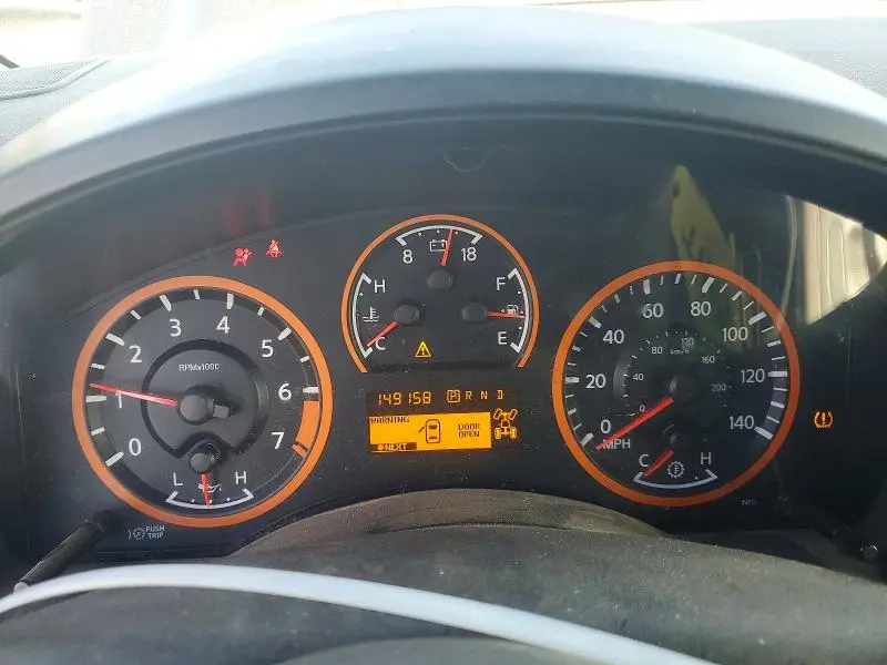 2011 NISSAN TITAN SV  