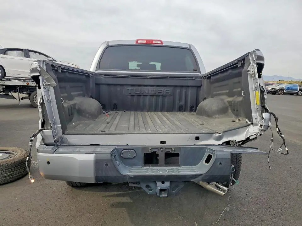 2018 TOYOTA TUNDRA CREWMAX SR5  