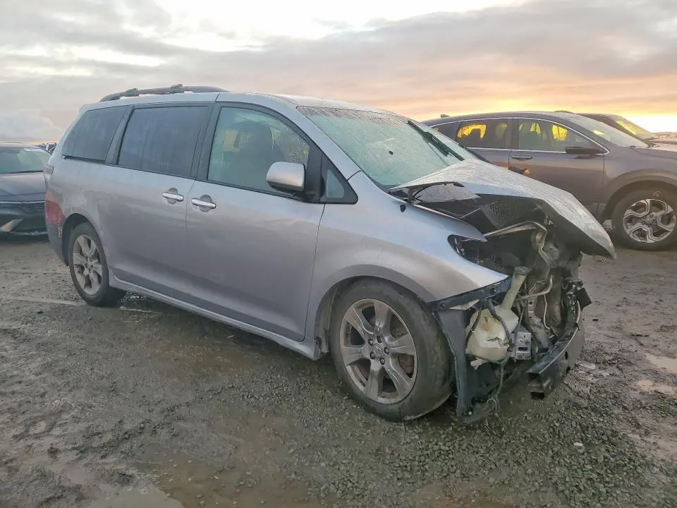 2013 TOYOTA SIENNA SPORT  