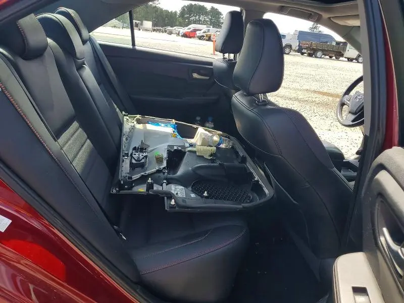 2016 TOYOTA CAMRY SE  