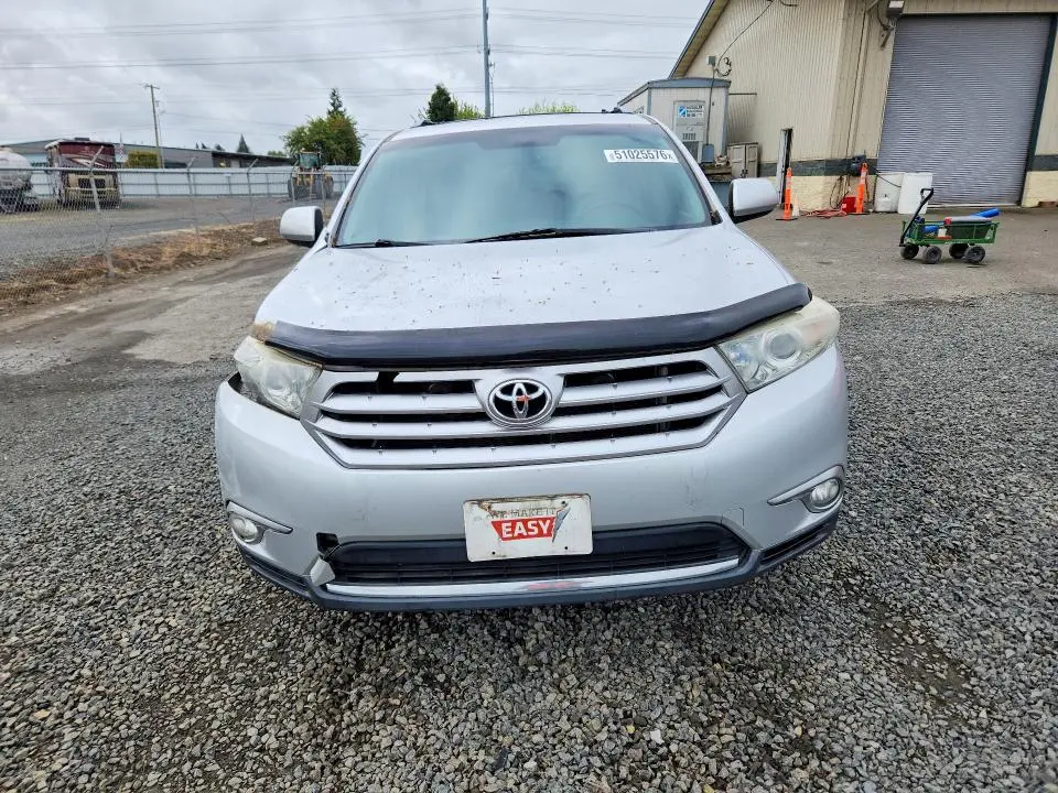 2011 TOYOTA HIGHLANDER SE  