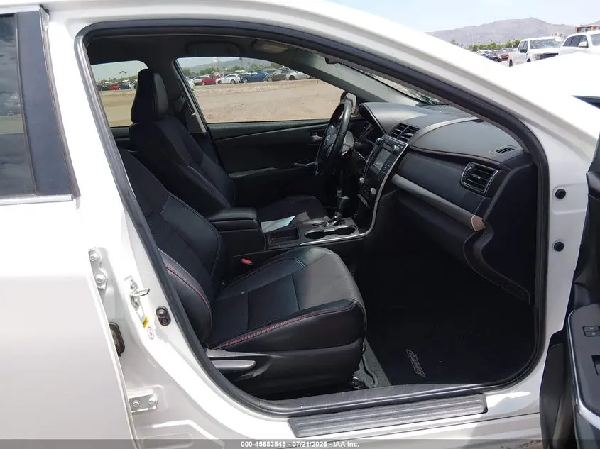 2016 TOYOTA CAMRY SE