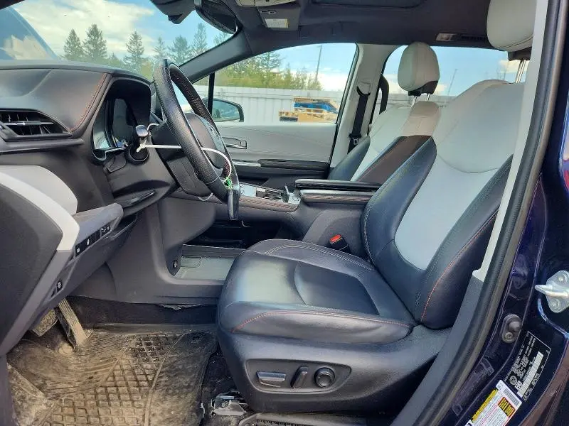 2022 TOYOTA SIENNA LE  