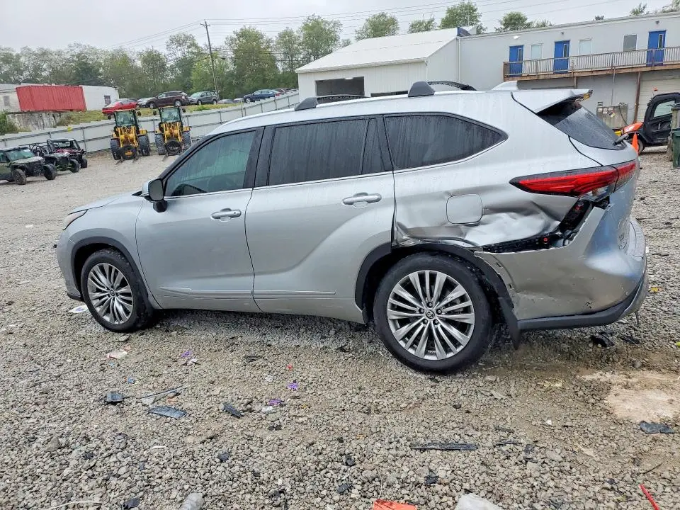 2023 TOYOTA HIGHLANDER PLATINUM  