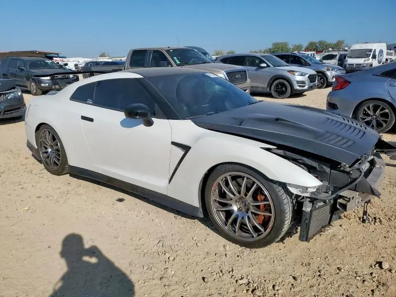 2018 NISSAN GT-R PURE  