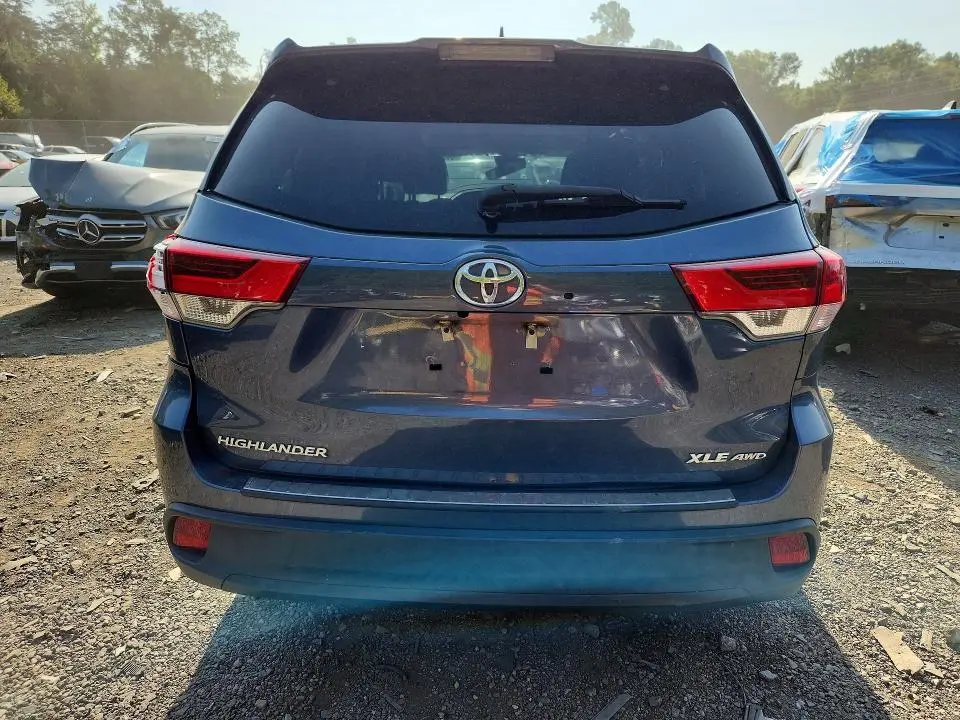 2019 TOYOTA HIGHLANDER XLE  
