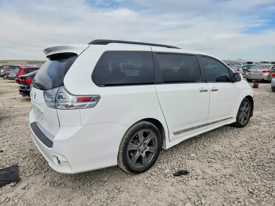 2017 TOYOTA SIENNA SE 8-PASSENGER  