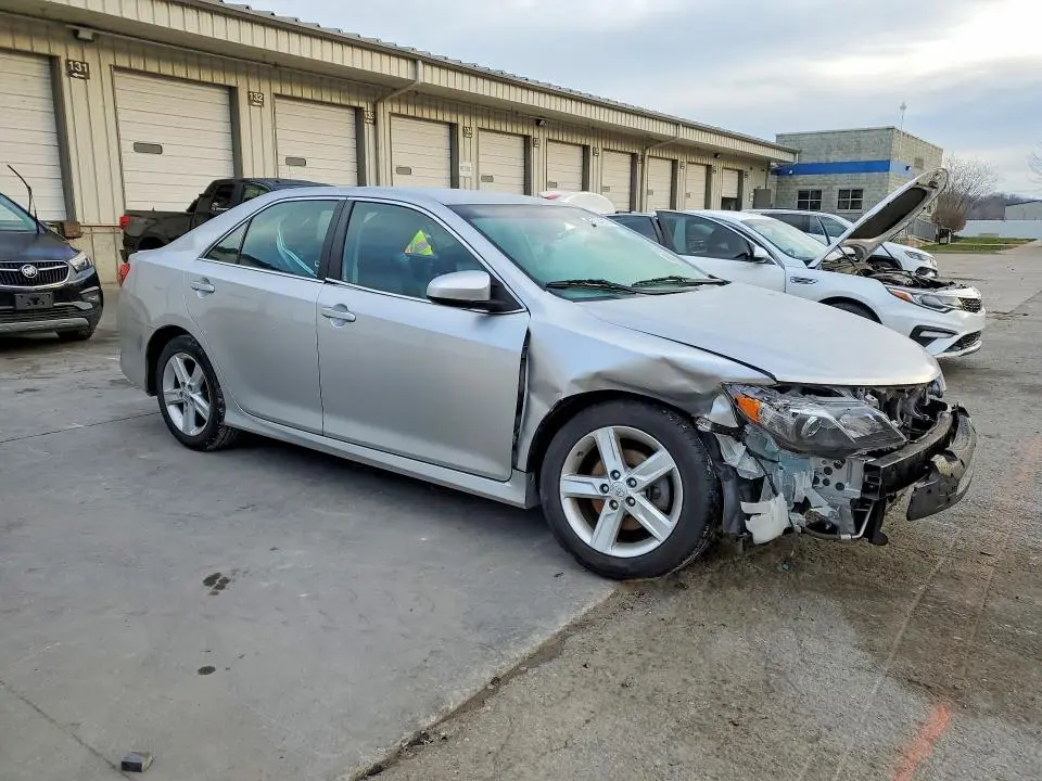 2013 TOYOTA CAMRY SE  