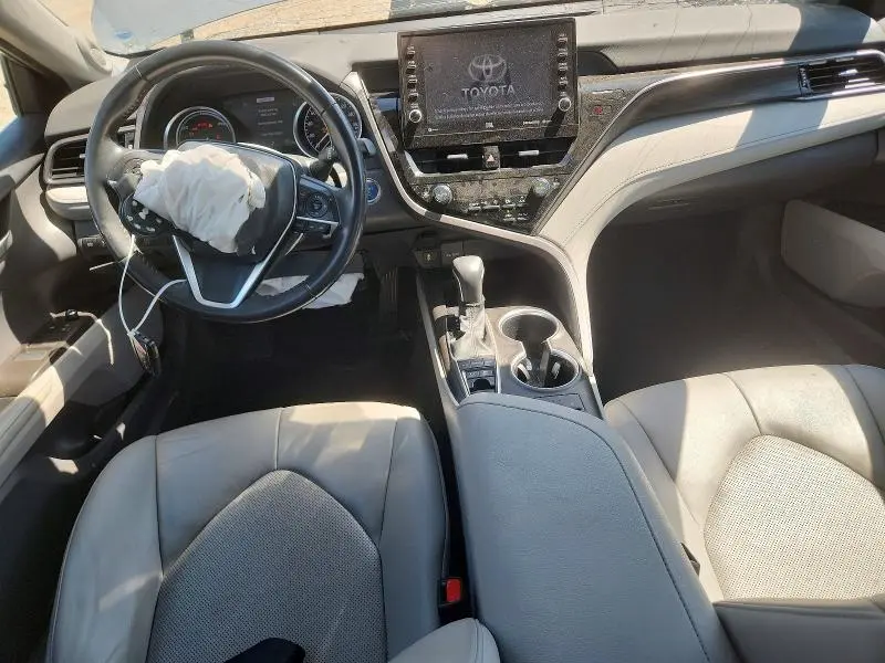 2021 TOYOTA CAMRY XLE  
