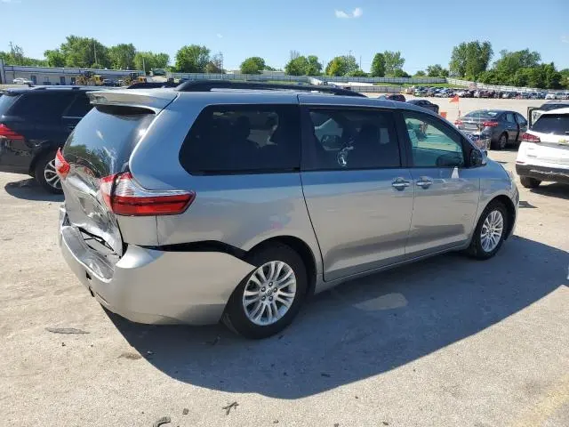2017 TOYOTA SIENNA XLE  