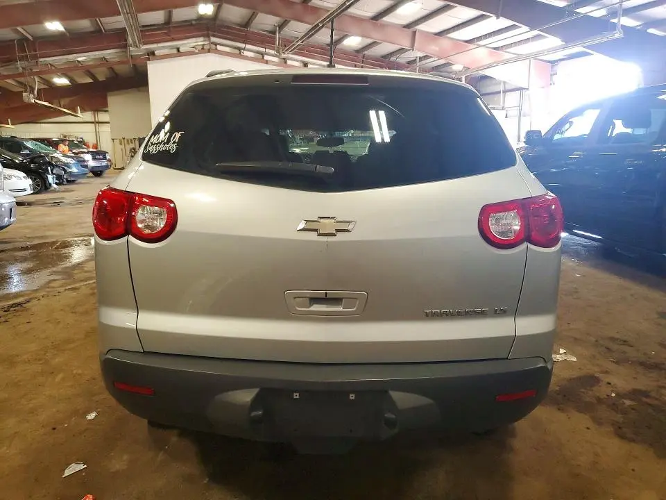 2010 CHEVROLET TRAVERSE LS  