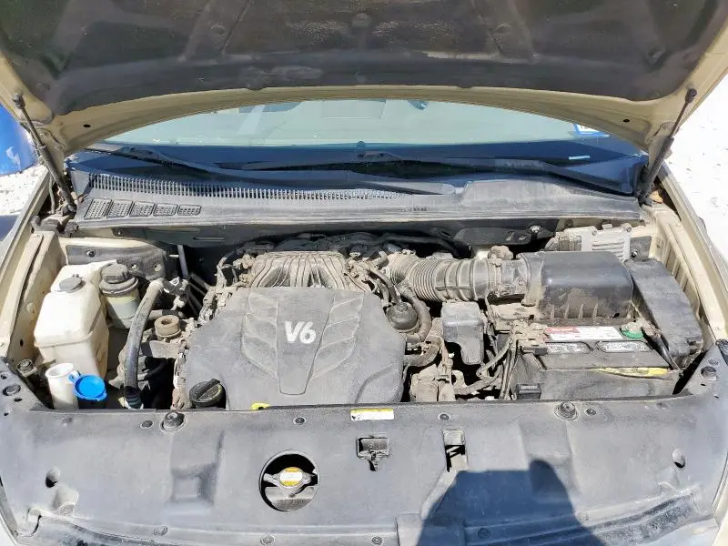 2011 KIA SEDONA LX  