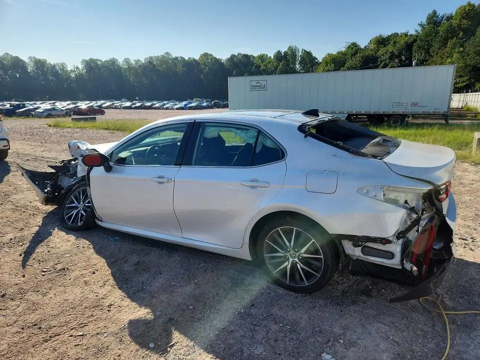 2023 TOYOTA CAMRY XLE  