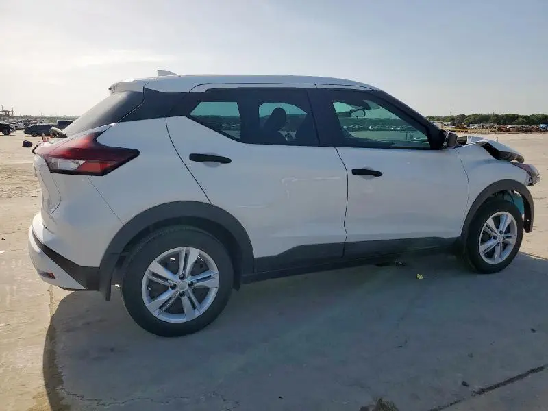 2022 NISSAN KICKS S  