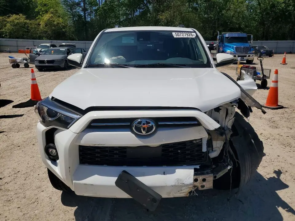 2024 TOYOTA 4RUNNER SR5  