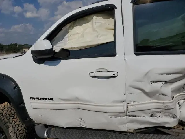 2011 CHEVROLET AVALANCHE LT  