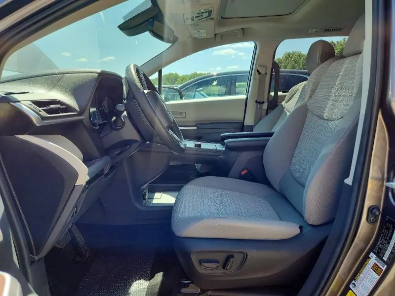 2024 TOYOTA SIENNA LE  