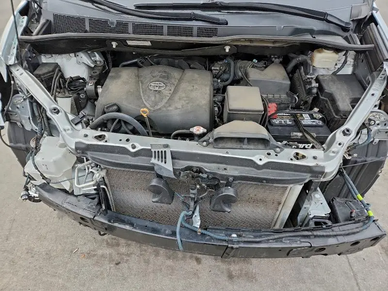 2020 TOYOTA SIENNA XLE  